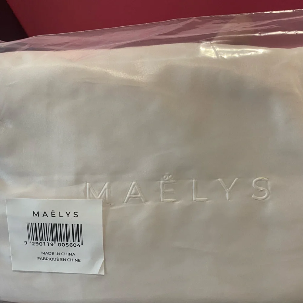 NWT💕MAËLYS Cosmetic Bag and GET-WILD Body Mist